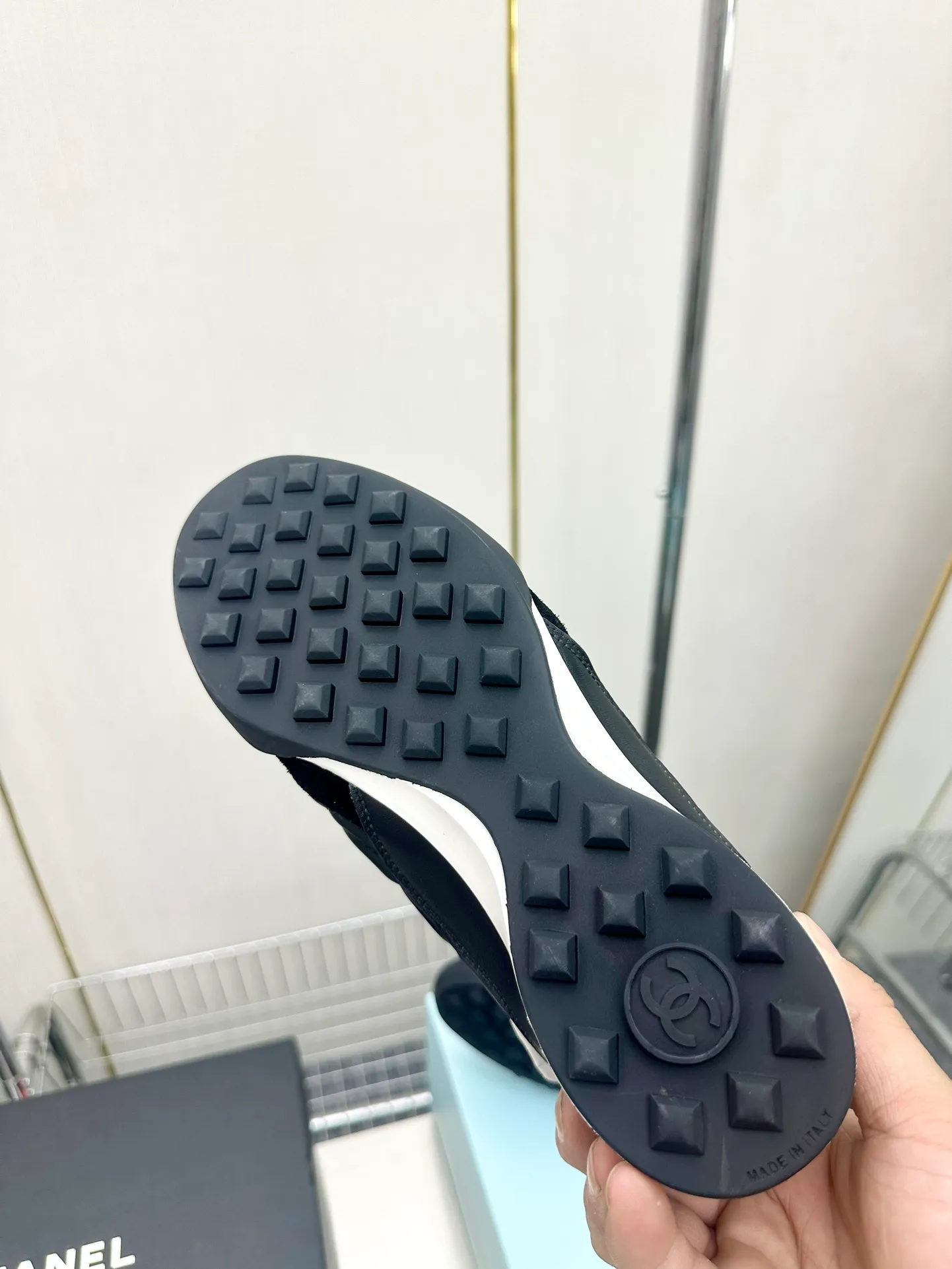 👟👟Ex-factory price👟👟Ex-factory price 520 👟👟 CHANEL Chanel thick-soled panda sneakers Panda biscuit shoes Chanel 2023ss hot panda shoes 🐼Colorful thick-soled casual sports shoes sneakers counter synchronization counter is very popular very difficult to buy a shoe the most popular thick-soled panda shoes on the Internet It can be imagined that Xiaoxiang control cannot miss it Simple and versatile white shoes that coexist with good looks and comfort. Thick soles increase height and are super versatile. You can wear them with your eyes closed😍Whoever wears them will look better. Upper: calfskin. Lining: imported sheepskin lining. Outsole: T👟👟Ex-factory price. Original outsole. Size: 35-40 (41 42 customized.